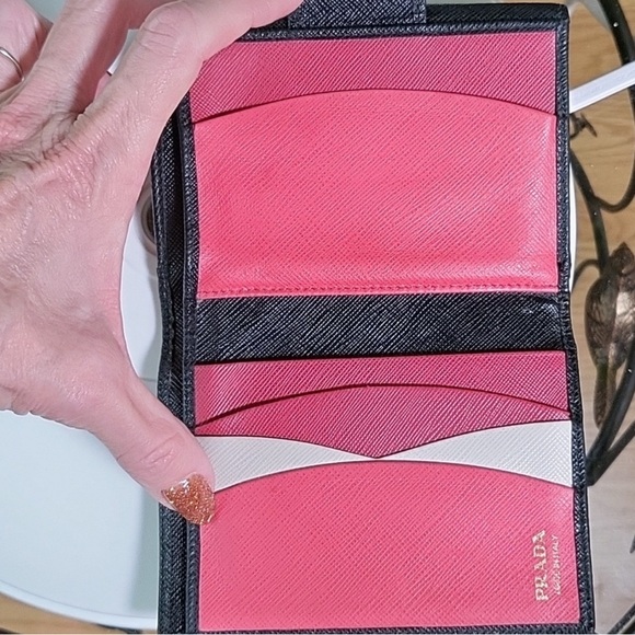 ❌SOLD❌ Prada Black Leather Wallet - Picture 4 of 8